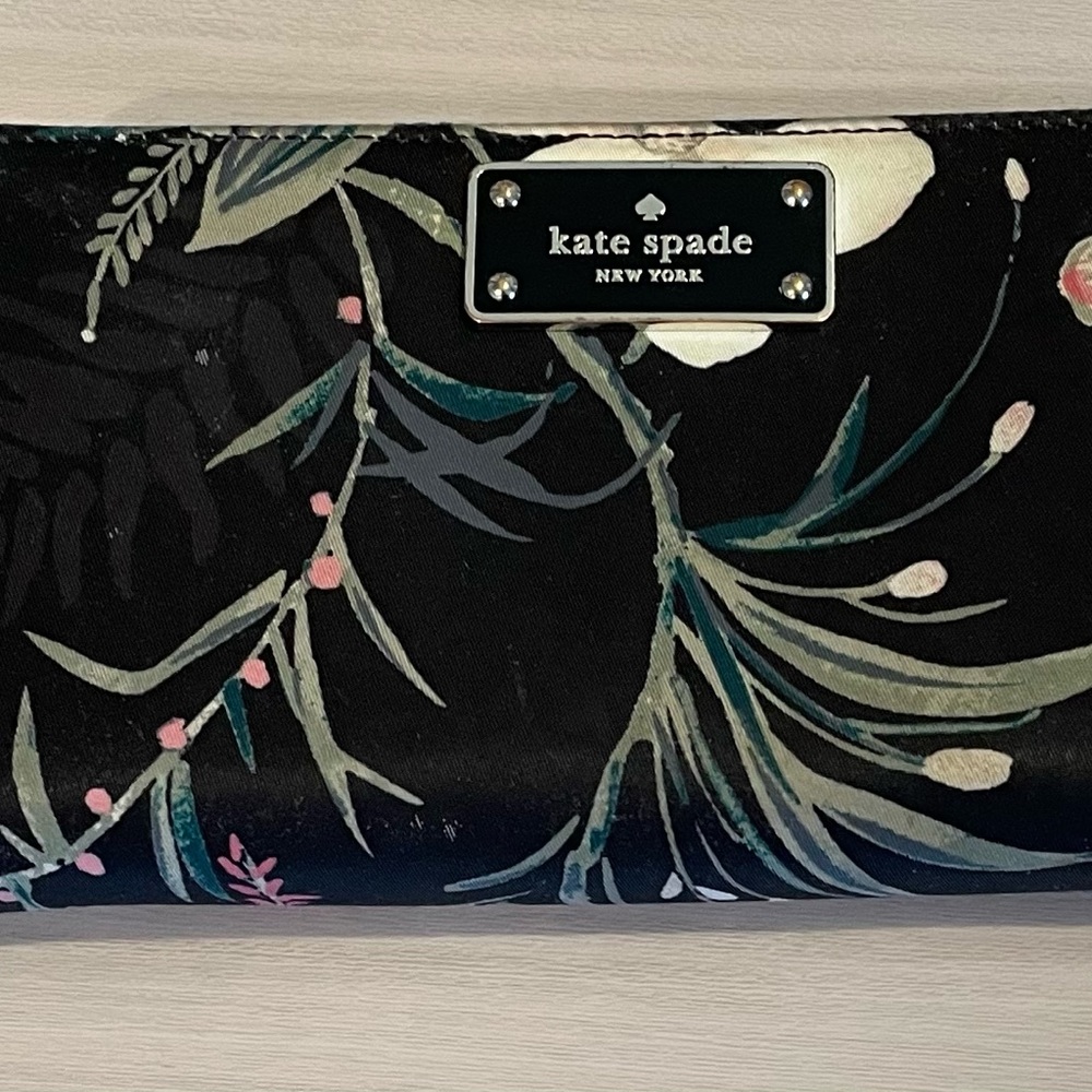 KATE SPADE Zip-around Continental wallet